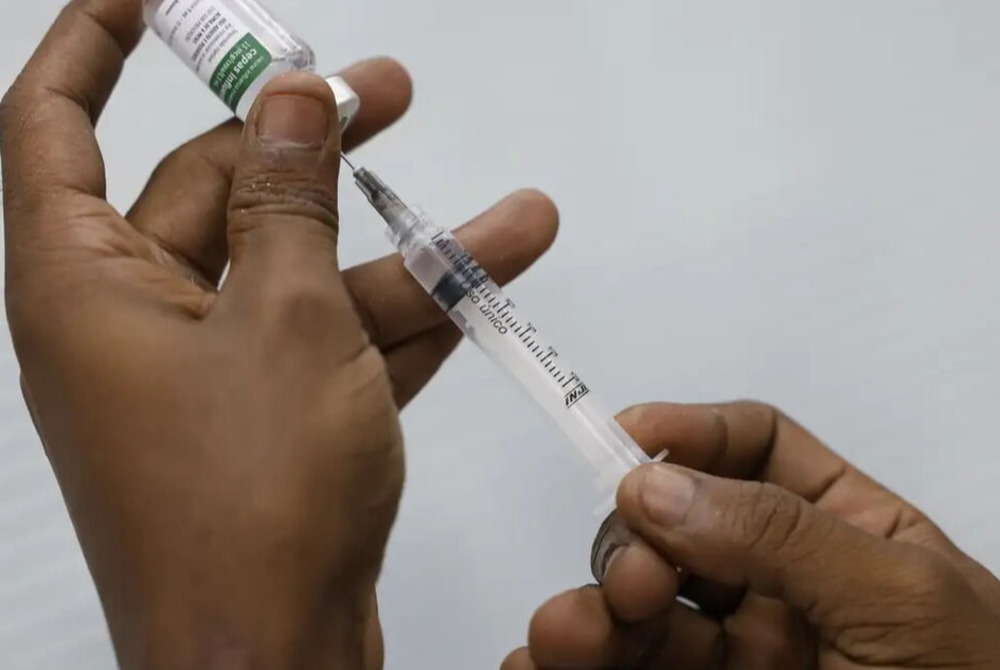 Vacina de Covid reduz o risco de infarto e derrame em idosos, revela novo estudo
