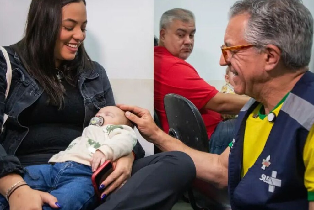 Minist�rio da Sa�de come�a a vacinar crian�as com a Pneumo 20