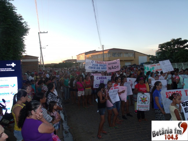 Populao Betniense vai s ruas da cidade contra as reformas trabalhistas e previdencirias na greve geral do Brasil nesta sexta-feira 28 de Abril