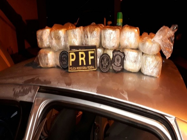 PRF apreende 28 kg de substncia semelhante a cocana em fundo falso de carro no Piau