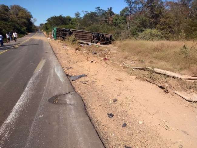 Acidente com nibus deixa mortos e dezenas de feridos na BR-135, Sul do Piau