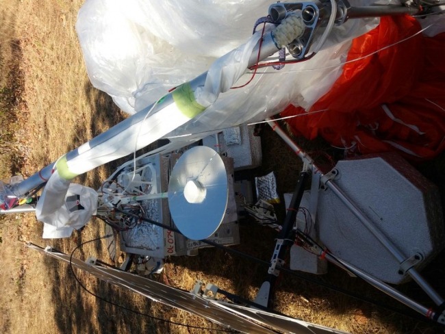 Balo do Projeto Loon cai em terreno e assusta moradores no Piau 