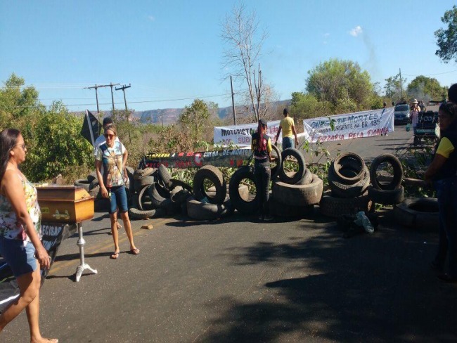 'Rodovia da Morte': Populao interdita BR-135 em municpios do Piau 