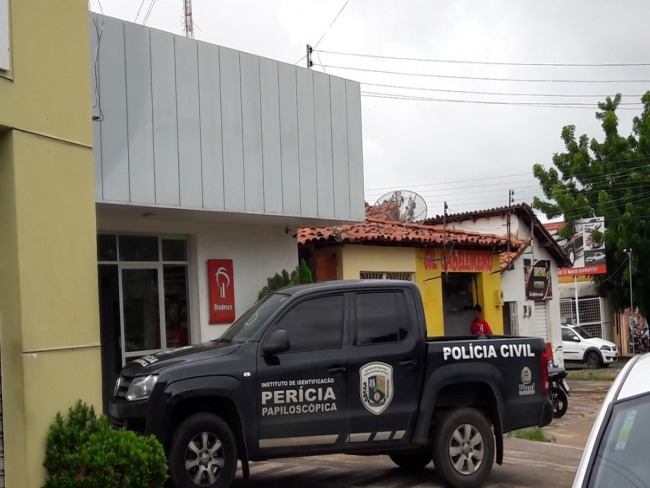 Bandidos tentam arrombar pela 3 vez agncia do Bradesco de Unio, mas alarme dispara