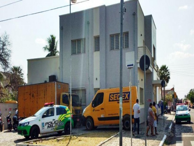 Disfarados de sindicalistas, bandidos assaltam agncia dos Correios em Campo Maior