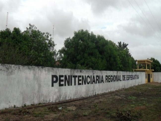 44 detentos continuam foragidos da penitenciria de Esperantina