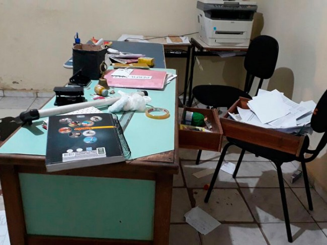 Escola do interior do Piau  arrombada e bandidos deixam bilhete: sem emprego, desculpa