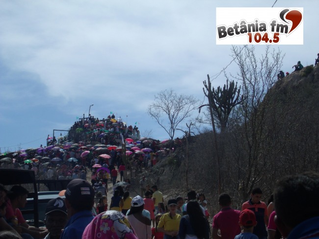 Milhares de Fieis Foram a Pedra da Seriema no Municpio de Betnia do Piau no Domingo (12 de Novembro) na 6 Romaria da Seca; Vejam as Fotos