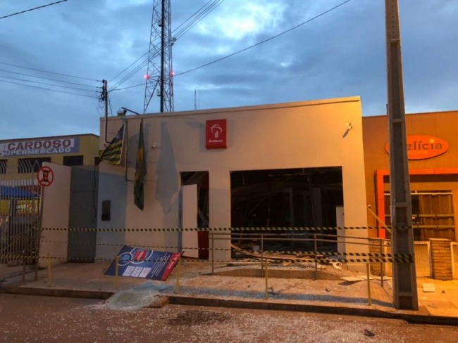 Quadrilha explode agncia do Bradesco no interior do Piau e troca tiros com PM