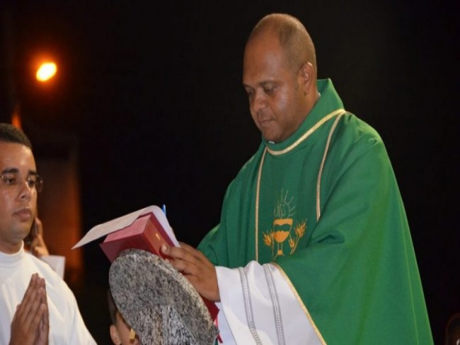 Padre Adalto Vieira dos Santos Filho toma posse cannica, como Proco, na Parquia So Jos de Betnia do Piau 