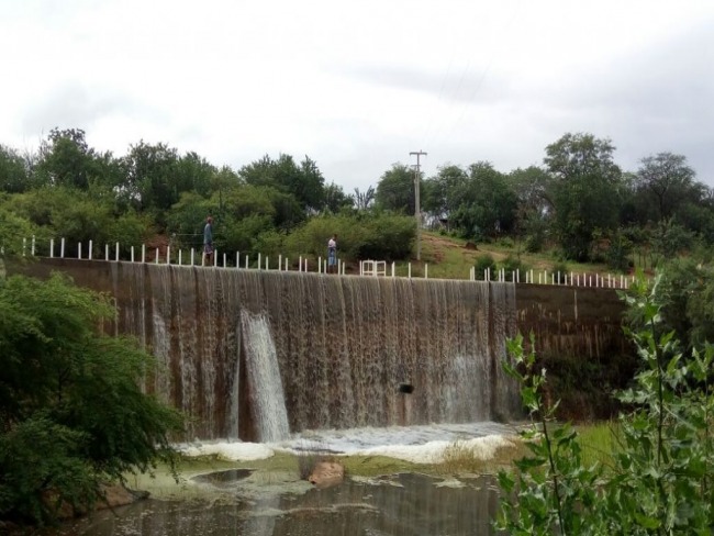 Chuvas fazem barragens transbordar em Caridade do Piau