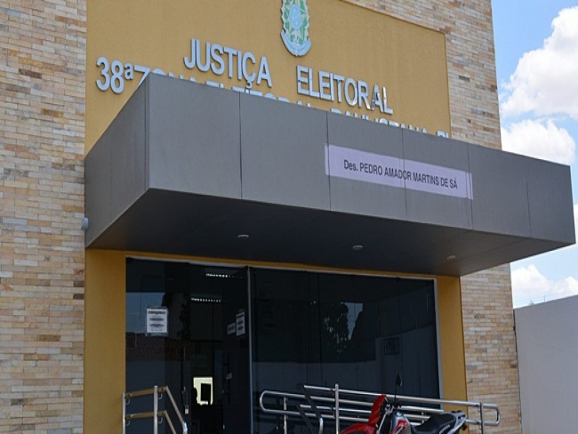 A Justia Eleitoral informa que continua aberto o prazo para que se possa fazer todas as operaes: Alistamento (Tirar Ttulo), Transferncia, Reviso e emisso de Segunda Via. 