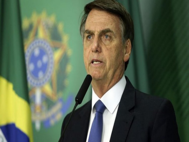 Bolsonaro assina medida provisria que acaba com seguro Dpvat