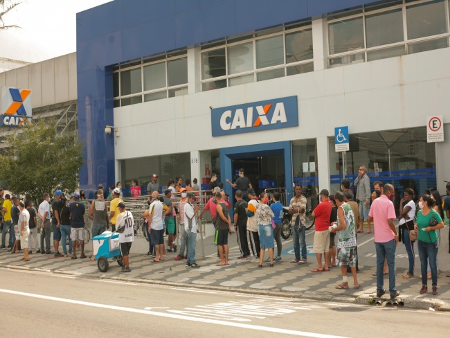 Agncias da Caixa vo abrir 2h mais cedo a partir de segunda (4)