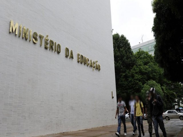 Ministrio da Educao (MEC) admite no ter verba para Enem e bolsas