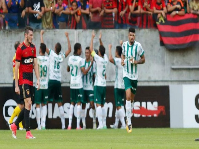 Com recorde de pblico na Arena, Sport perde para o Palmeiras