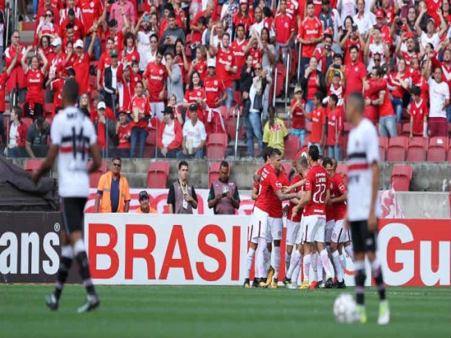 Santa perde para o Inter e segue na zona de rebaixamento