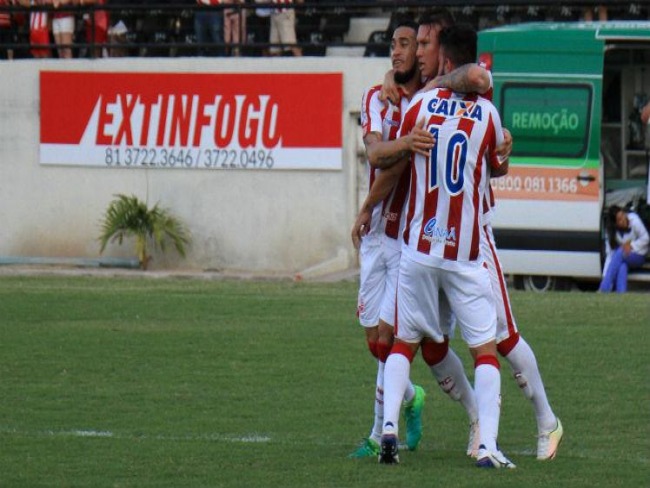 Jeferson pega pnalti e Nutico vence o Boa em Caruaru: 2x0