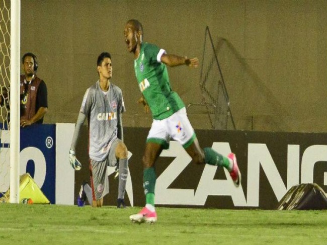 Nutico joga mal, perde para o Gois e se complica na Srie B