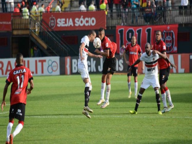 Santa Cruz sai na frente, cede empate e continua afundado no Z-4