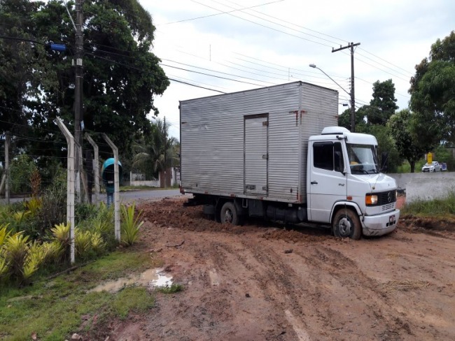 Moradores de Itaparica e Portal de Santa Cruz sofrem com lama