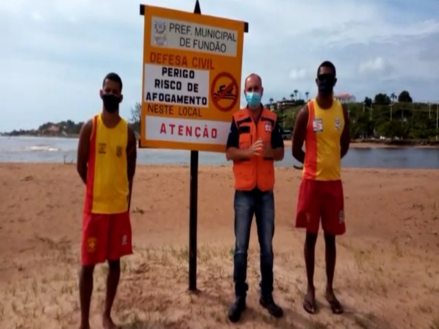 Vndalos derrubam placa de alerta de perigo em Praia Grande