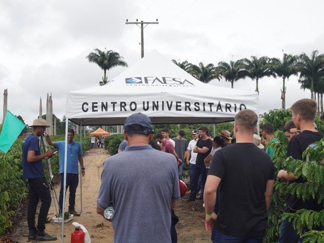 Curso de Agronomia da FAESA realiza Dia de Campo do Cacau em Linhares