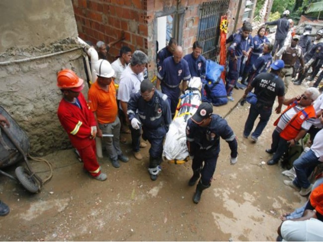 Salvador: Desabamento de prdio deixa quatro mortos em Pituau; buscas so encerradas