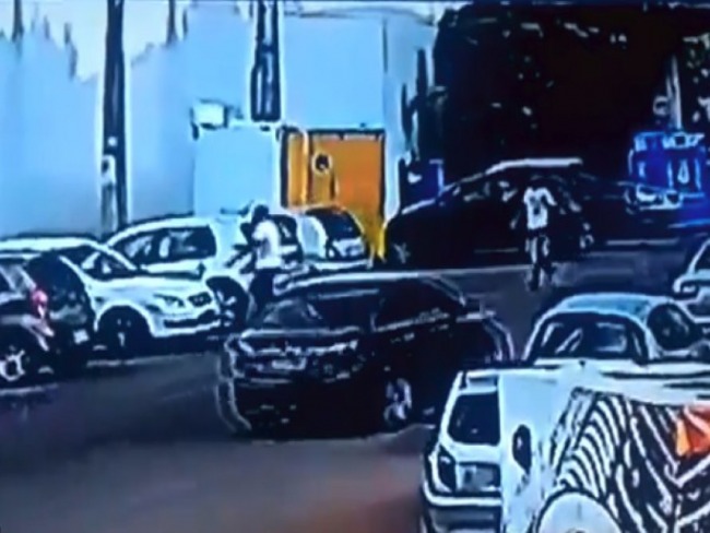 Salvador: Vdeo: homens armados roubam carro na avenida Paralela