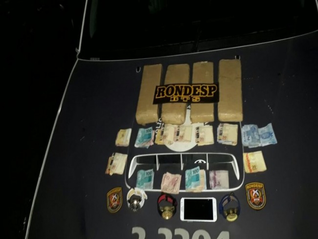 Rondesp prende mulher com drogas e dinheiro no Carandiru, em Salvador