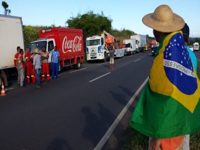 Governo da Bahia garante suspenso do pedgio sobre o terceiro eixo para caminhoneiros