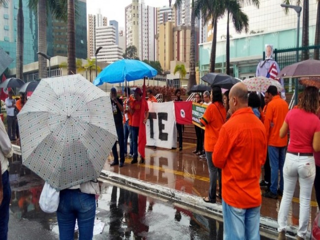 Petroleiros da Bahia aderem  greve de 72 horas e fazem ato na Avenida ACM