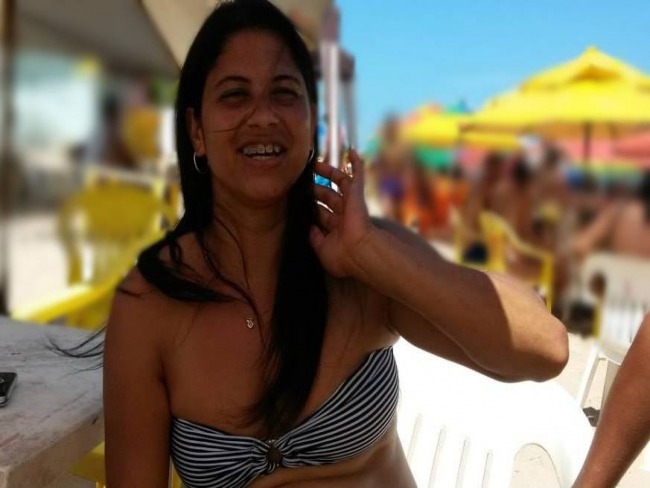 Mulher  assassinada com 7 tiros na cabea perto de casa em Simes Filho