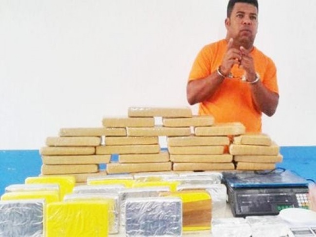 Polcia Civil apreende R$ 400 mil em drogas dentro de malas em Feira de Santana