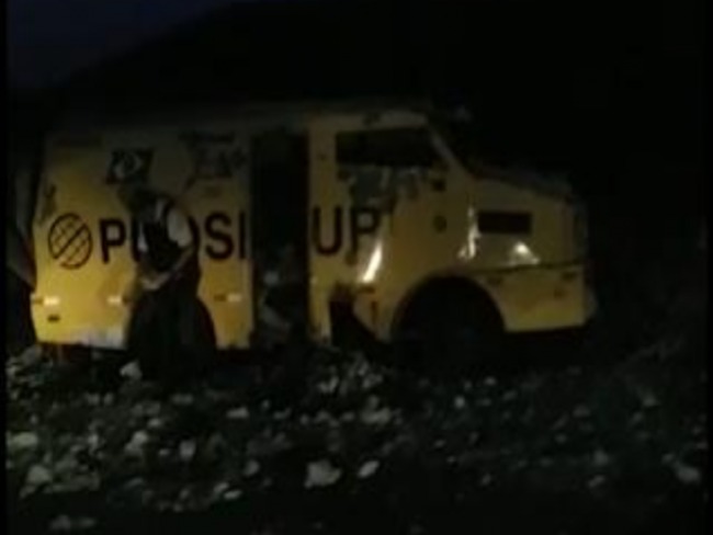 Segurana morre e outro fica ferido em ataque a carro-forte na BR-116, no trecho de Boa Nova