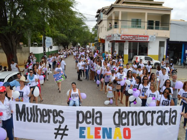 Mulheres de Capim Grosso e regio aderem ao evento #ELENO e vo as ruas
