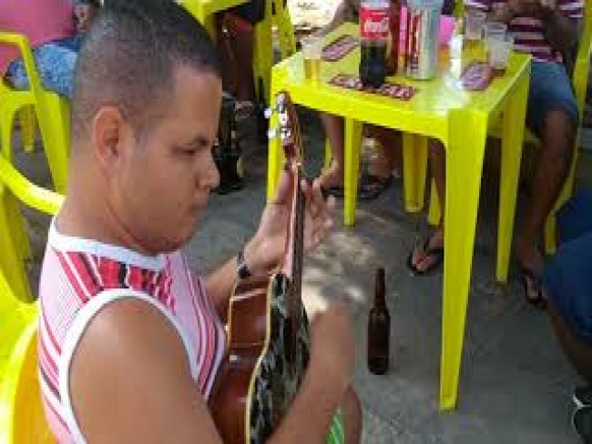 Tinho Nova Esperana conhece Josemir Oliveira que s conhecia atravs do Rdio e toca cavaquinho para animar a galera