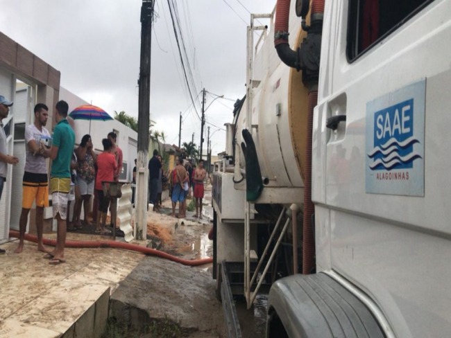 Fora-tarefa  montada para minimizar os danos causados pelas fortes chuvas em Alagoinhas