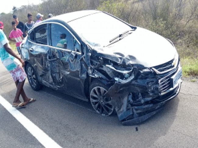 Acidente entre moto e carro deixa uma pessoa morta na BR-407 em trecho prximo a Nova Represa municpio Ponto Novo 