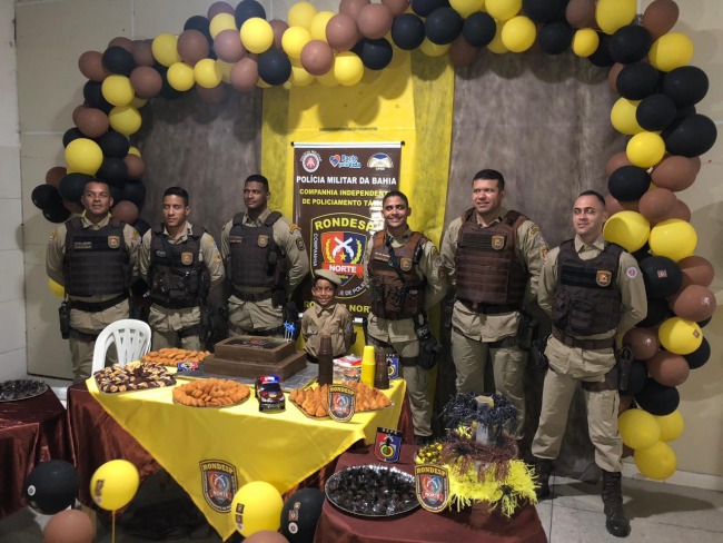 Capim Grosso: Policiais Militares da RONDESP/Norte chegam de surpresa em festa de aniversrio e emocionam garoto que sonha ser da corporao 