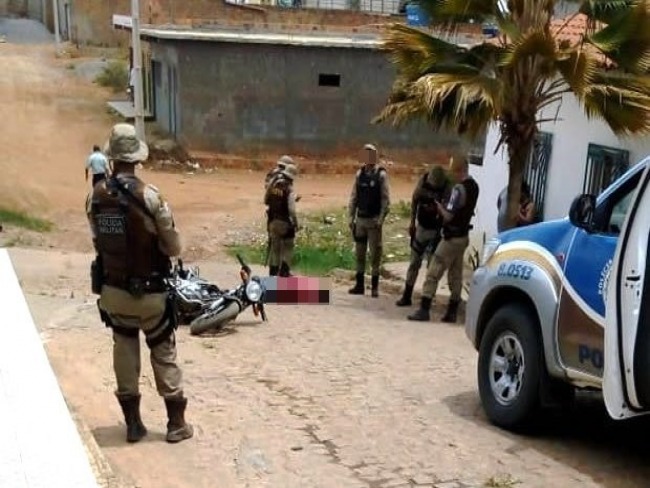 Homem  morto a tiros quando pilotava moto em Euclides da Cunha