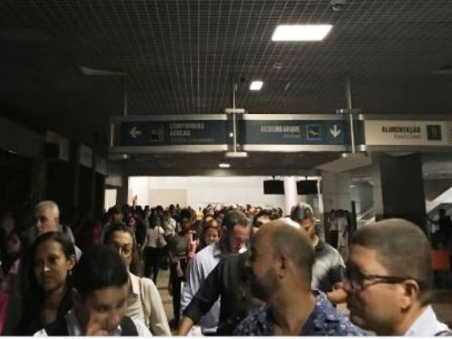 Salvador: Suspeita de bomba tumultua aeroporto e atrasa desembarque de passageiros
