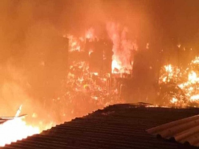Incndio de grandes propores afeta cerca de 600 casas em Manaus 