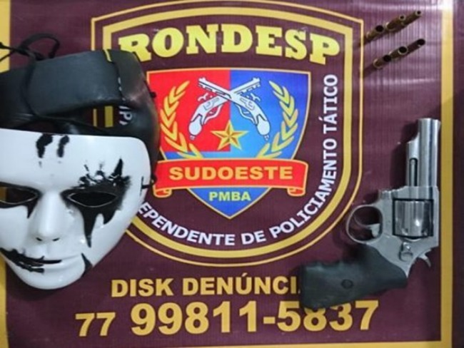 Conquista-BA: Assaltante mascarado morre aps fazer refns e trocar tiros com a Rondesp,