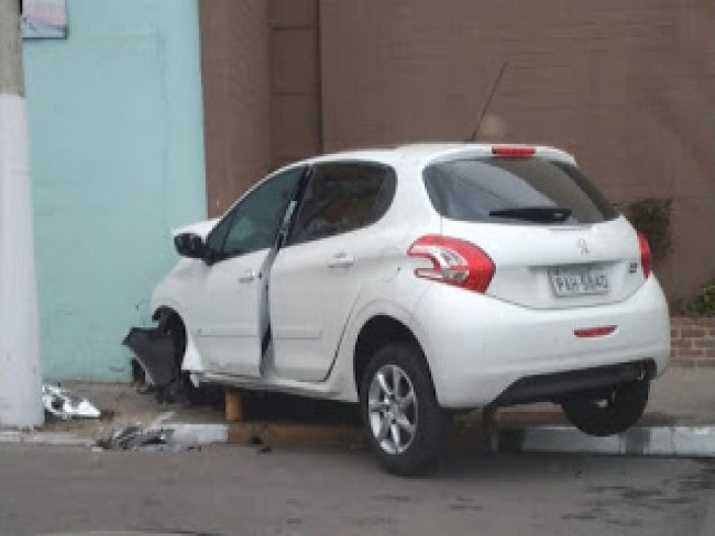 JOVEM QUE BATEU CARRO NO CENTRO DE JACOBINA  TRANSFERIDO PARA SALVADOR