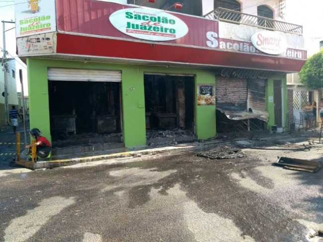 Em Juazeiro-BA fogo destri Supermercado Sacolo.