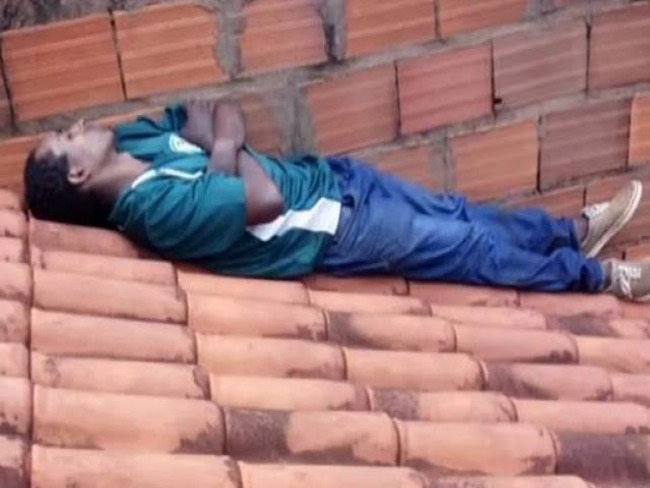 Suspeito de furto  preso aps tirar uma soneca em cima do telhado de casa 