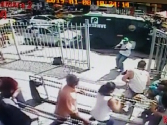 Salvador: Vdeo mostra pnico entre clientes de banco durante assalto a carro-forte em Periperi; assista