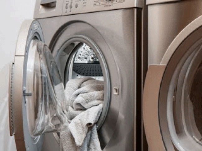 Menina de 11 anos escondeu criana de 5 em mquina de lavar para fugir de chacina