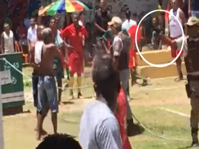 Tumulto com PMs durante partida de futebol deixa um morto em Lauro de Freitas; veja vdeo